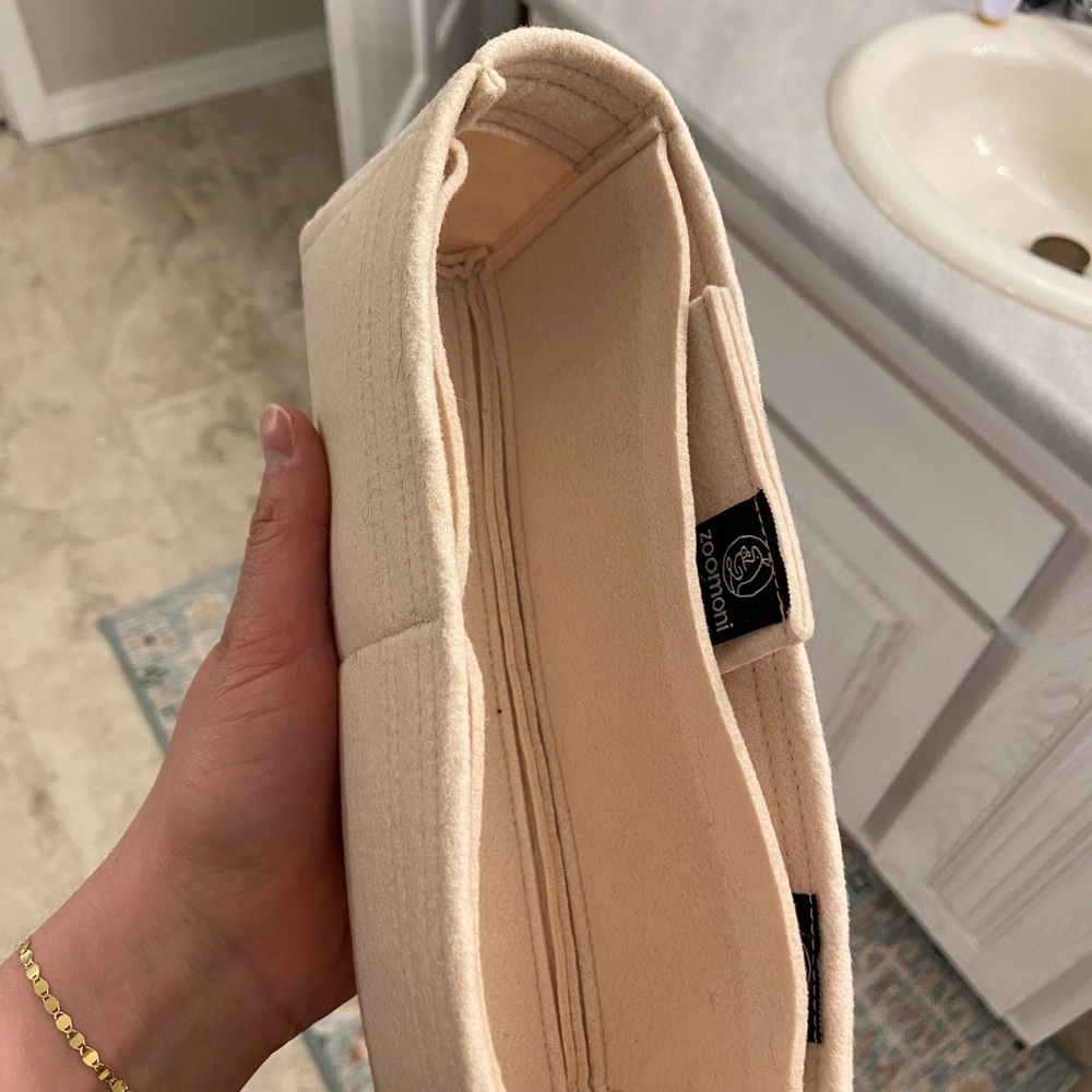 Gucci Marmont Camera Bag - Picture 12 of 16